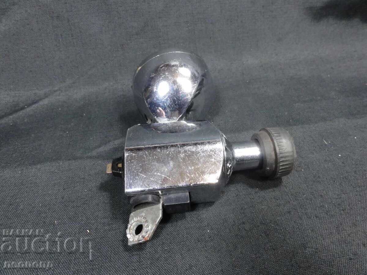 Licitație Far retro vechi cu dinam pentru bicicletă Licitație Far retro vechi cu dinam pentru bicicletă