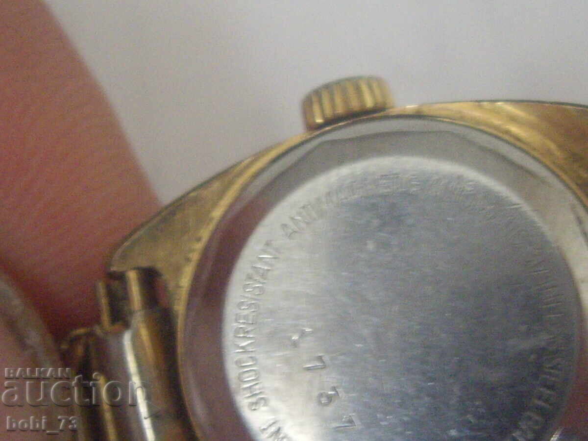 Παράδοση Γυναικείο χρυσό ρολόι.