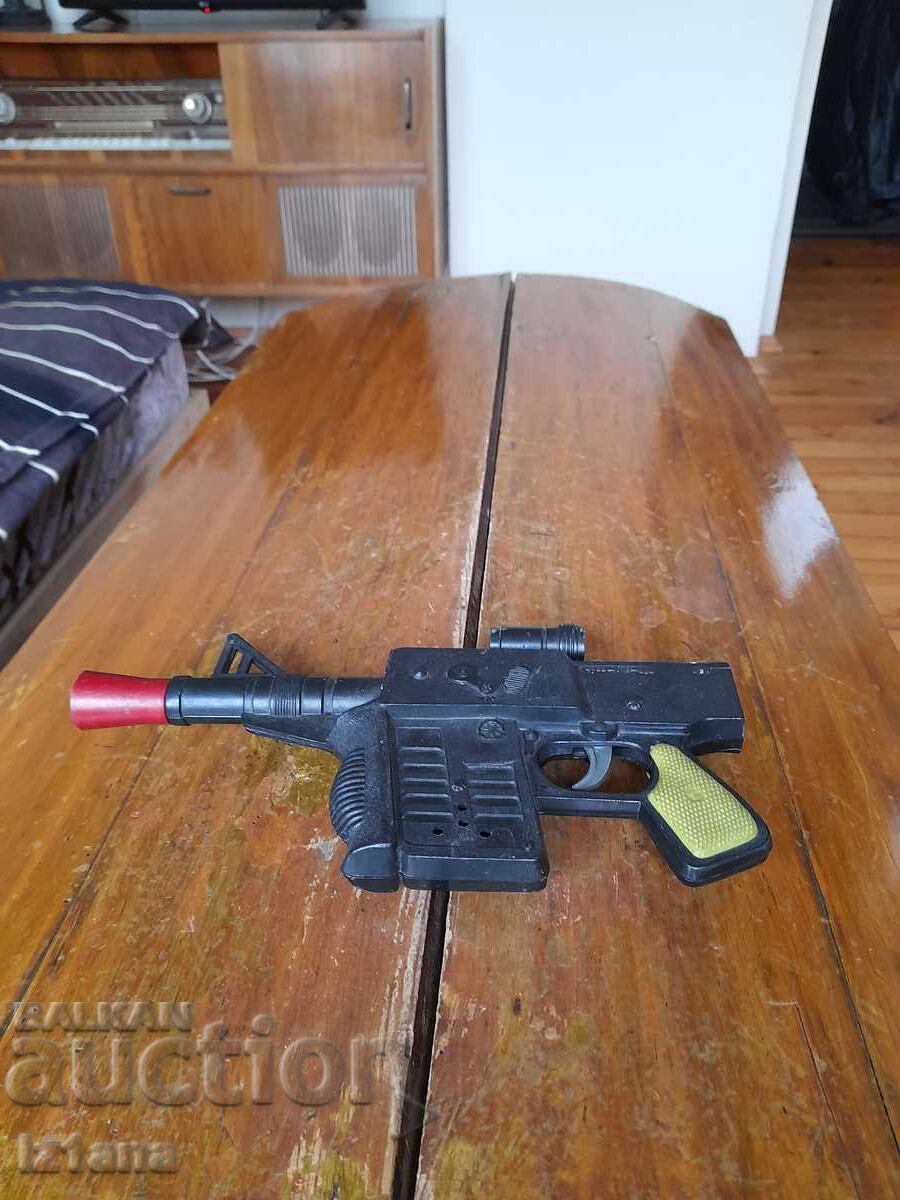 Παλιό παιδικό παιχνίδι πιστόλι γεμιστήρας