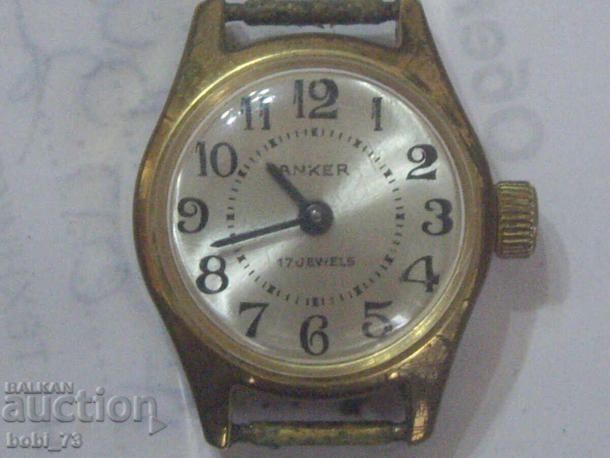 Ceas de aur pentru bătrâne.