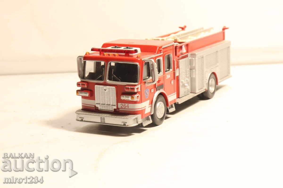Licitație 1/72 CAMION DE POMPIERI JUCĂRIE MODEL RETRO