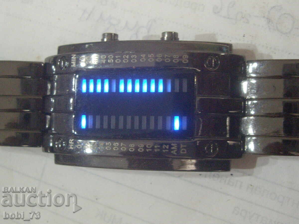 Ceas bărbătesc straniu cu preț € 10.00 | 19.56 BGN