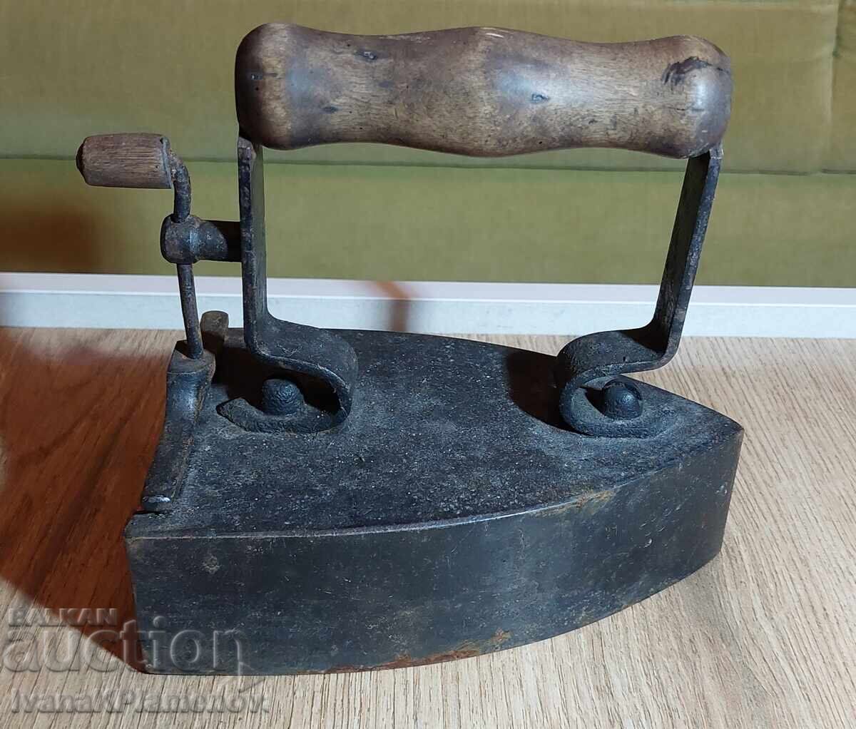 Σίδερο ρούχων vintage για συλλέκτες με τιμή € 24.00 | 46.94 BGN