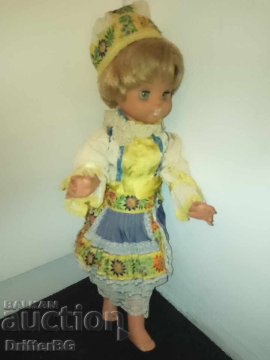 Delivery of Retro Czechoslovakian doll in traditional costume (Lidova Tvorba) - Collectible