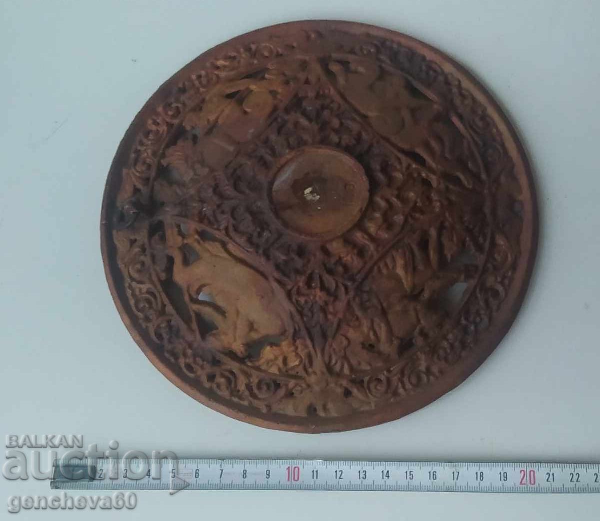 Доставка на Викторианската чиния с митологични сцени Доставка на Викторианската чиния с митологични сцени