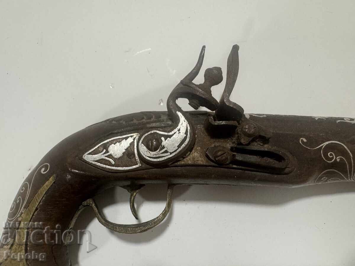 Pistolă veche cu cremene cu preț € 120.00 | 234.70 BGN