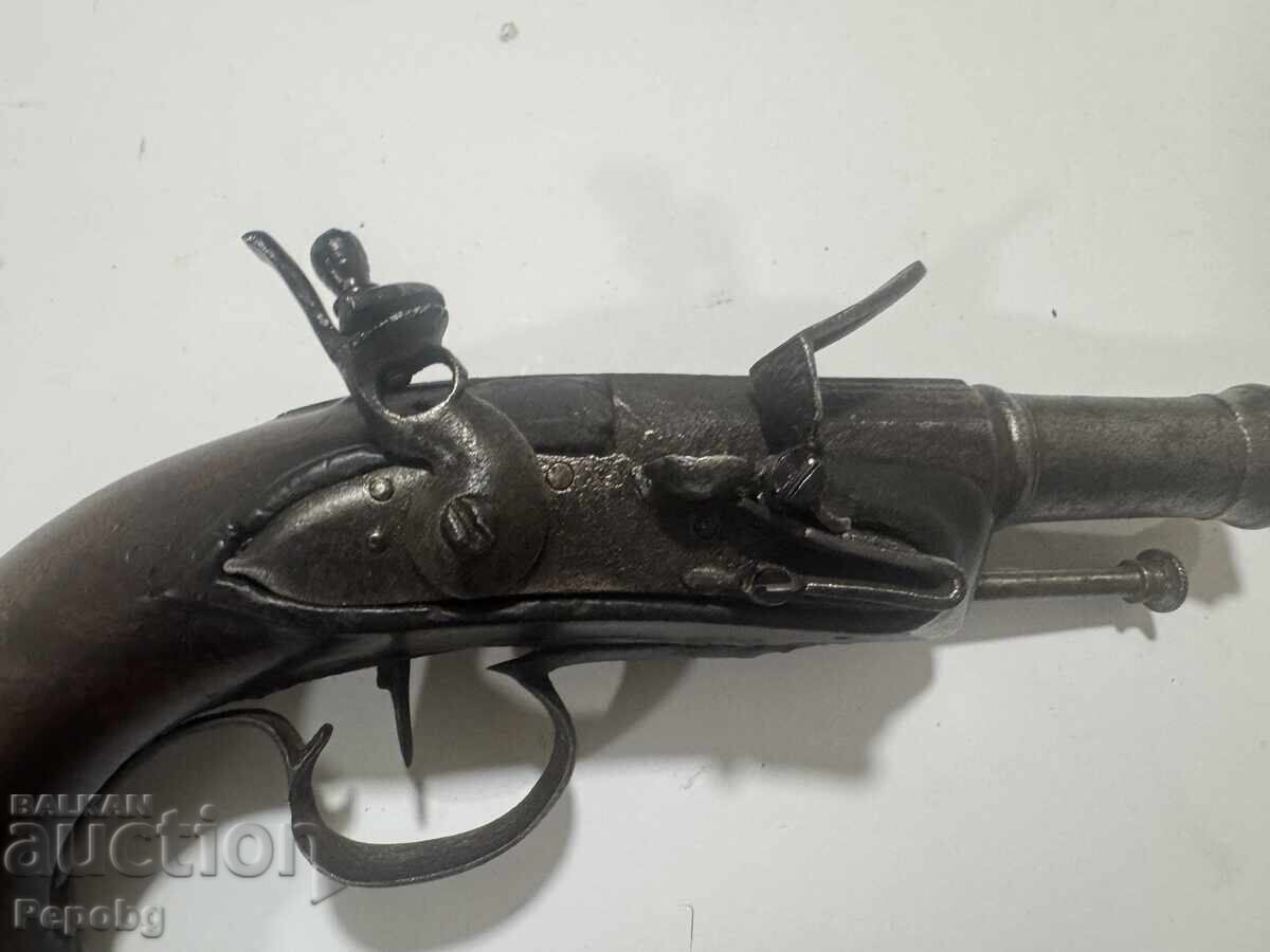 Παλιός πυρόλιθος πιστόφ με τιμή € 500.00 | 977.92 BGN