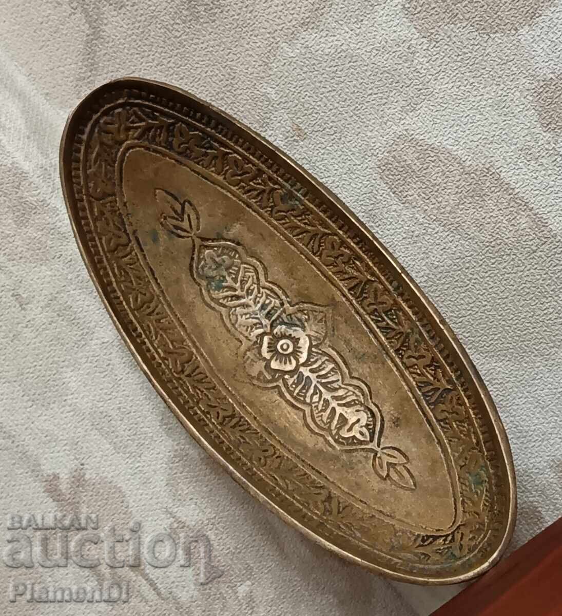 Винтидж месингова паничка, поднос с релефна гравюра. - 7