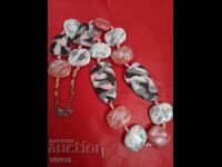 Αρχαίο κολιέ από ροδονίτη