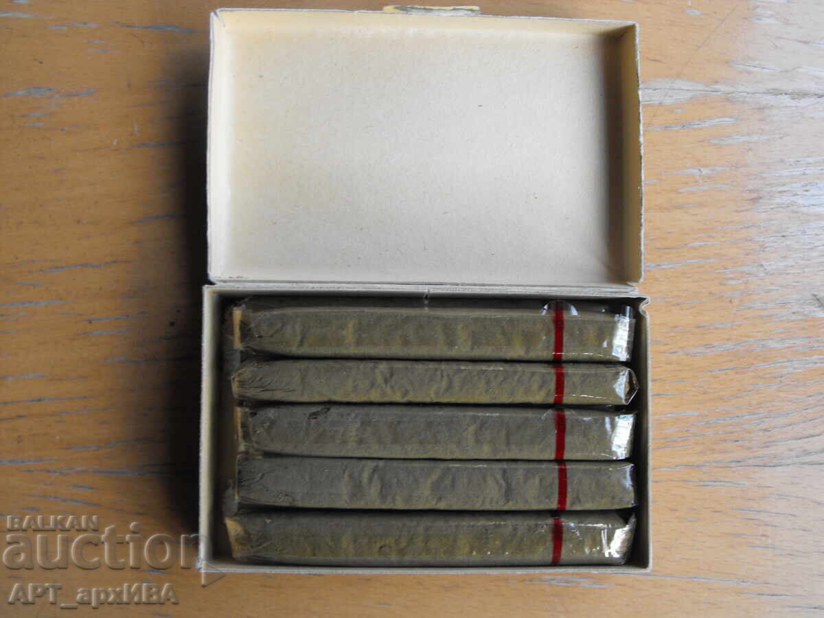 Кутия с пурети, 10 бр., FINESSE. VEB Zigarrenfabrik Treffurt с цена € 12.50 | 24.45 лв. Кутия с пурети, 10 бр., FINESSE. VEB Zigarrenfabrik Treffurt с цена € 12.50 | 24.45 лв.