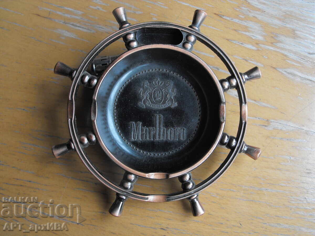 Reklamen pepelnik s logo na MARLBORO