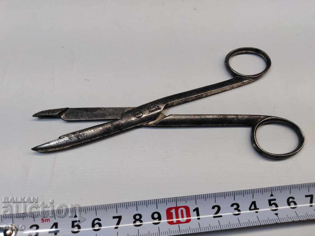 VECHI INSTRUMENT CHIRURGICAL, FOARFEC cu preț € 2.50 | 4.89 BGN VECHI INSTRUMENT CHIRURGICAL, FOARFEC cu preț € 2.50 | 4.89 BGN