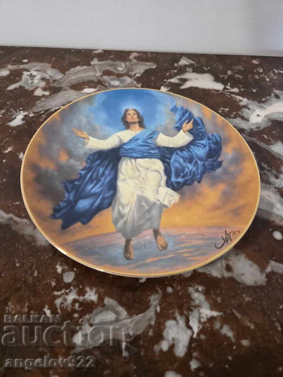 Platou frumos din porțelan cu marcaj de producător!!! cu preț € 2.50 | 4.89 BGN