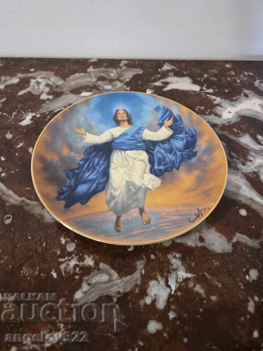 Platou frumos din porțelan cu marcaj de producător!!!