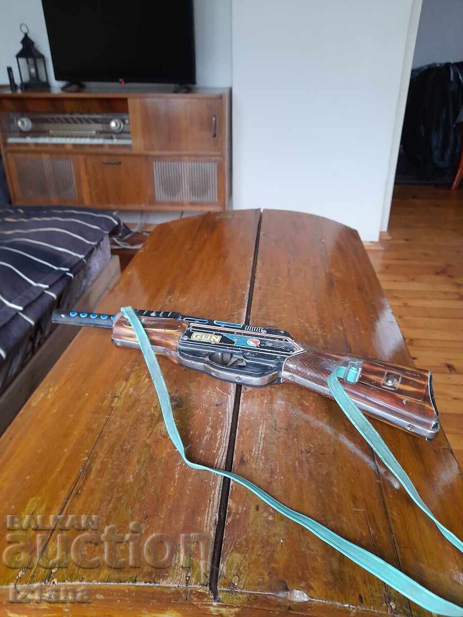 Стар детски метален автомат