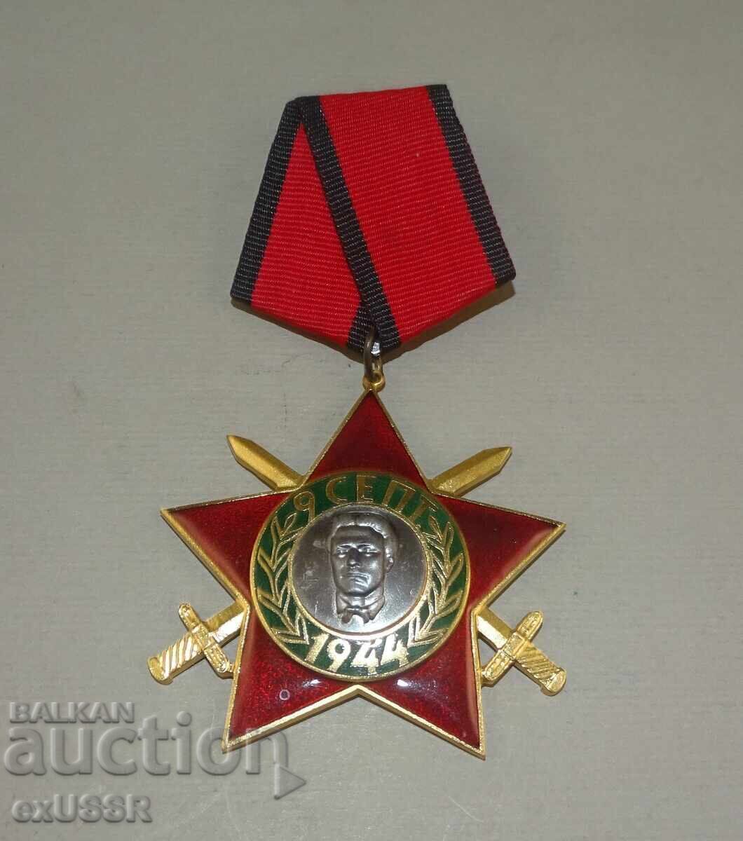 Ordinul 9 Septembrie 1944, gradul 3, cu săbii cu preț € 12.00 | 23.47 BGN