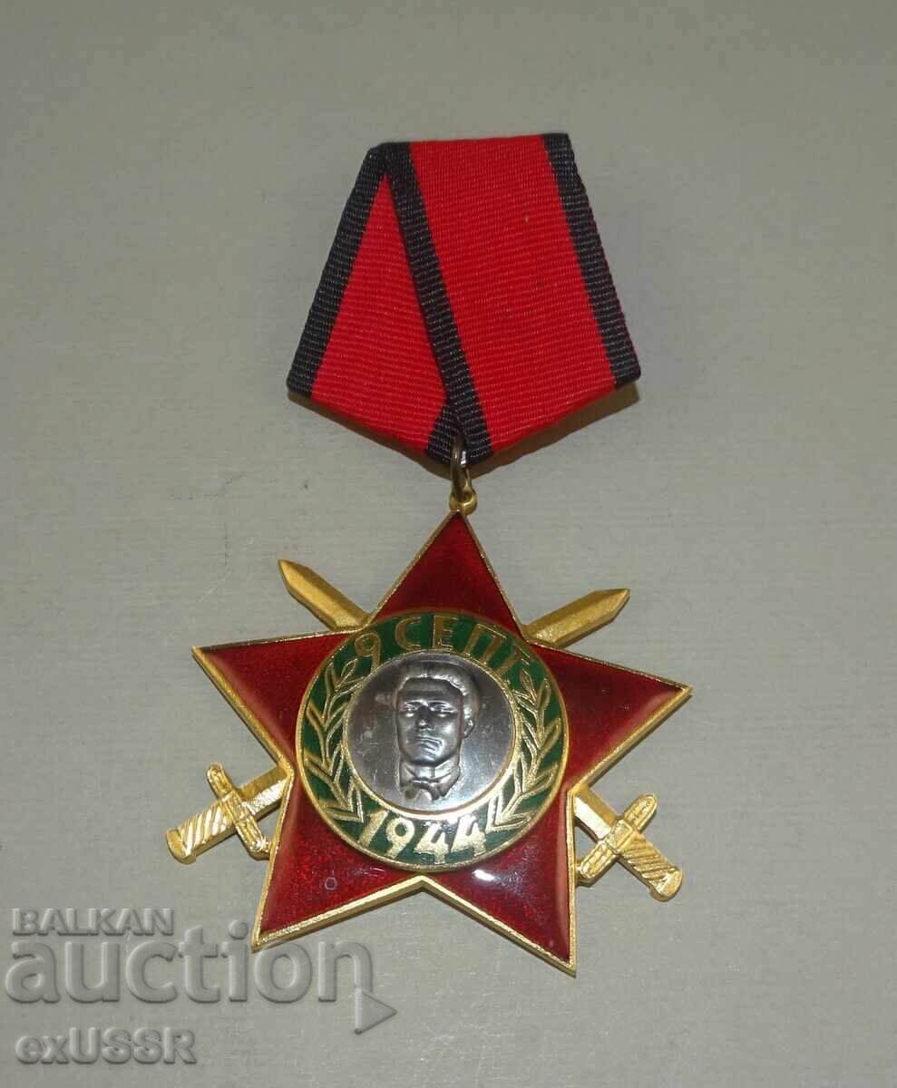 Ordinul 9 Septembrie 1944, gradul 3, cu săbii