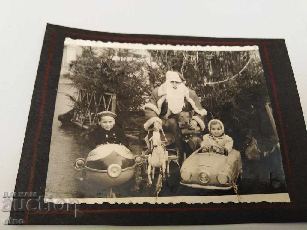 СОЦ СНИМКА-ИГРАЧКА,МОСКВИЧ С ПЕДАЛИ, САМОЛЕТ с цена € 0.01 | 0.02 лв. СОЦ СНИМКА-ИГРАЧКА,МОСКВИЧ С ПЕДАЛИ, САМОЛЕТ с цена € 0.01 | 0.02 лв.