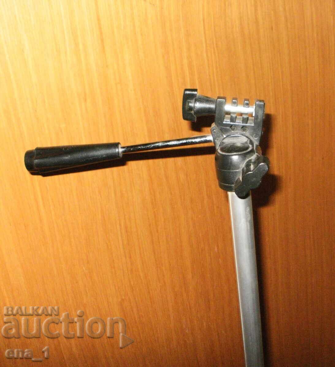 Trepied foto stabil din aluminiu, 3 secțiuni cu preț € 19.00 | 37.16 BGN