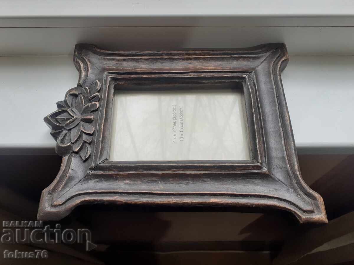 Δημοπρασία Όμορφη και κομψή ξύλινη κορνίζα με ξυλογλυπτική