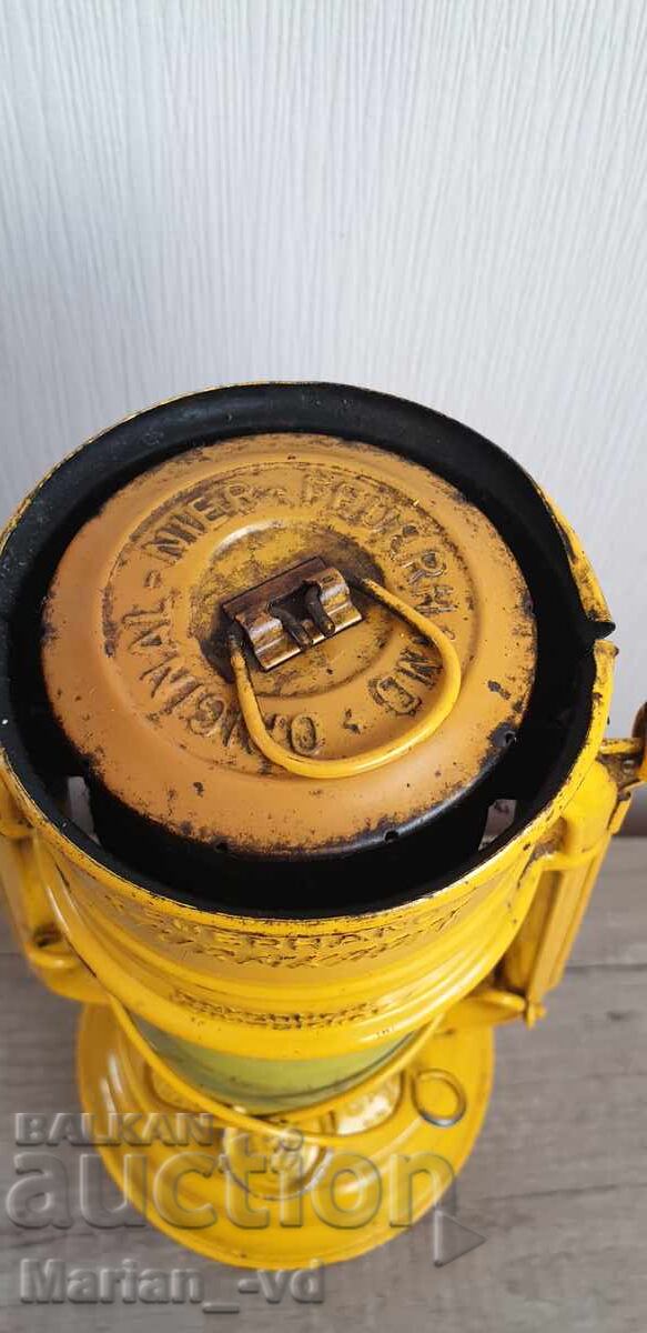 Livrarea Lanternă Feuerhand Storm 276 Baby Special galbenă