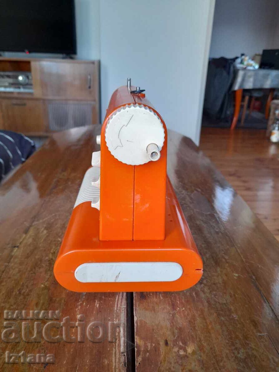 Mașină de cusut veche pentru copii Gabriela cu preț € 32.00 | 62.59 BGN