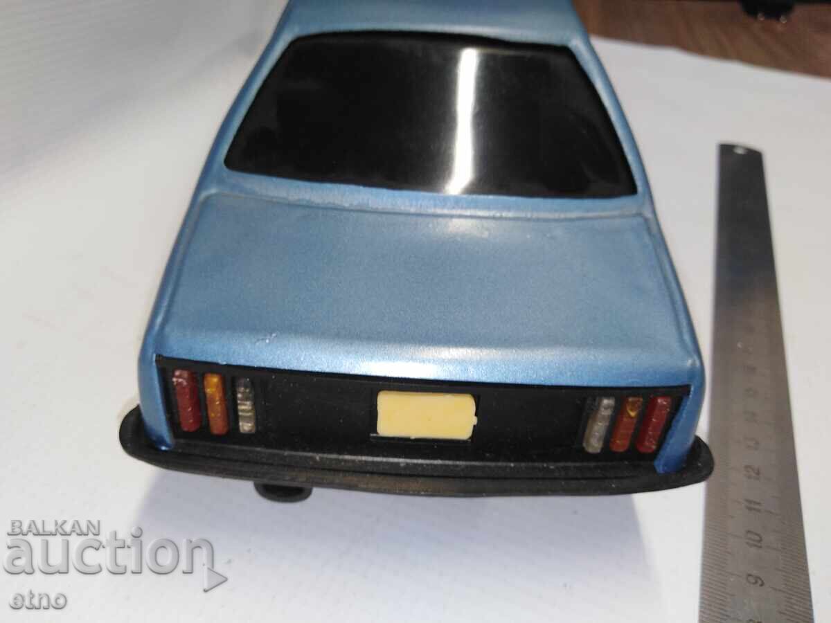 Livrarea JUCĂRIE MECANICĂ BULGARĂ - BMW 633, BMW633