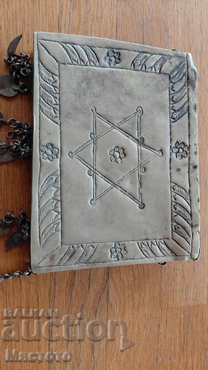 Auction  Renaissance Box