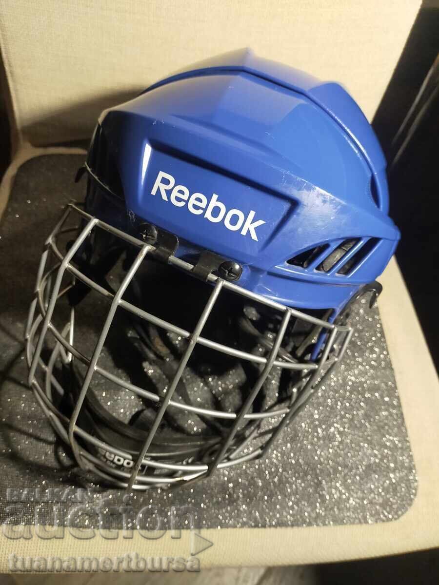 Casca de hochei pe gheață