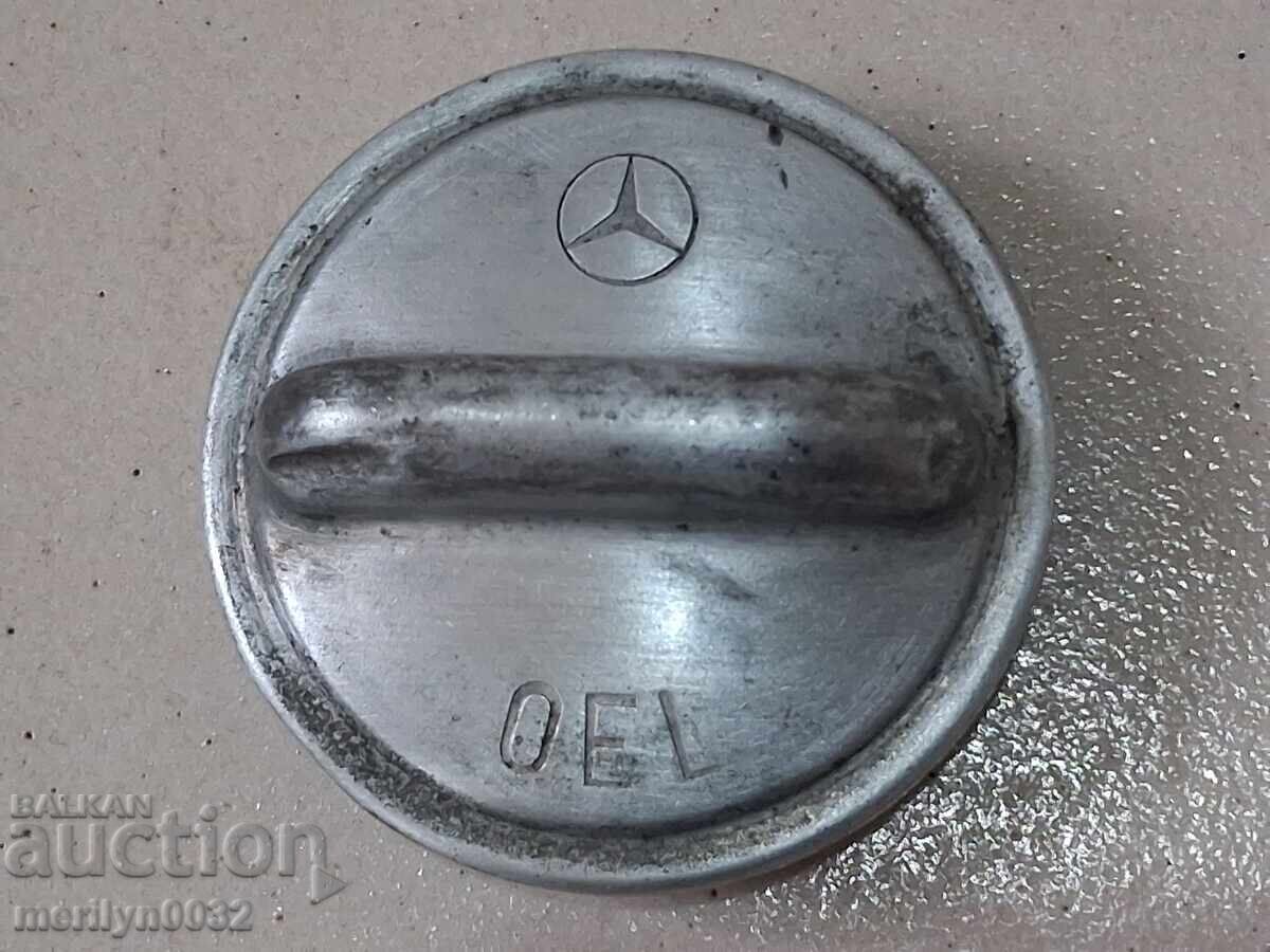 Капачка за резервоар на стар Мерцедес Капачка за резервоар на стар Мерцедес