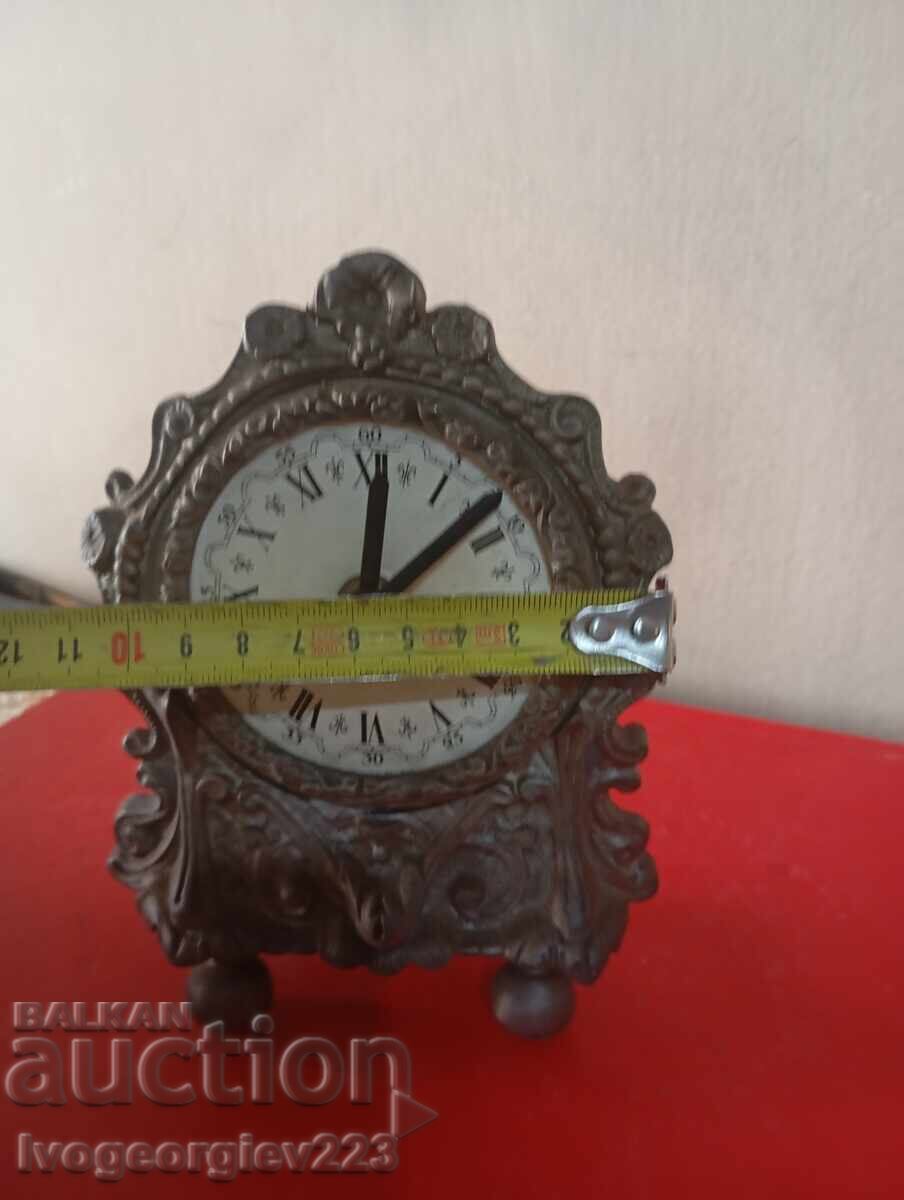 Доставка на Винтидж настолен часовник