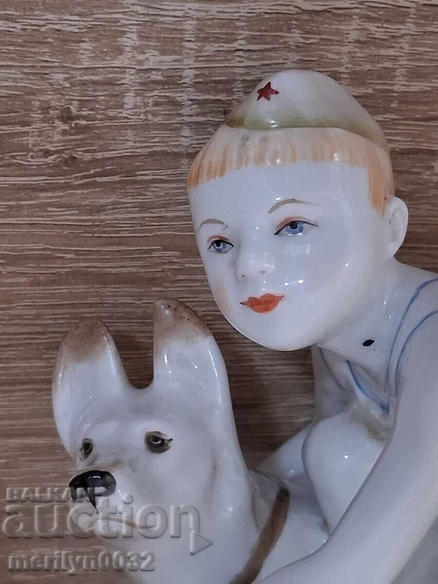 Figurina Micul grănicer statuetă porțelan LFG URSS cu preț € 109.63 | 214.42 BGN