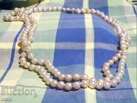 Όμορφο μακρύ μαργαριταρένιο κολιέ