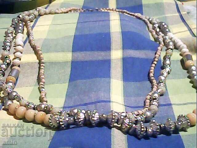 Frumos colier cu 3 rânduri