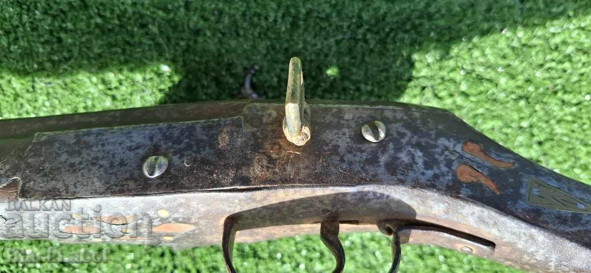 Livrarea Cremă de mușcat, Kariofili (Greacă: Καριοφίλι)