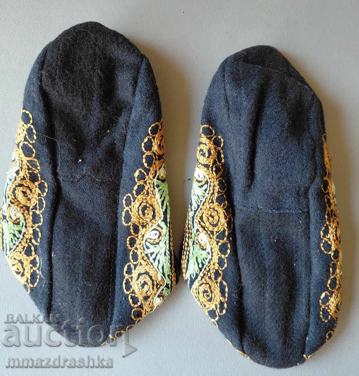 Licitație Pantofi tradiționali Rhodope, noi 2 Licitație Pantofi tradiționali Rhodope, noi 2