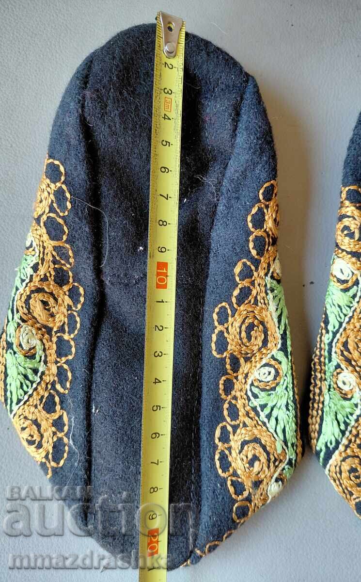 Livrarea Pantofi tradiționali Rhodope, noi 2 Livrarea Pantofi tradiționali Rhodope, noi 2