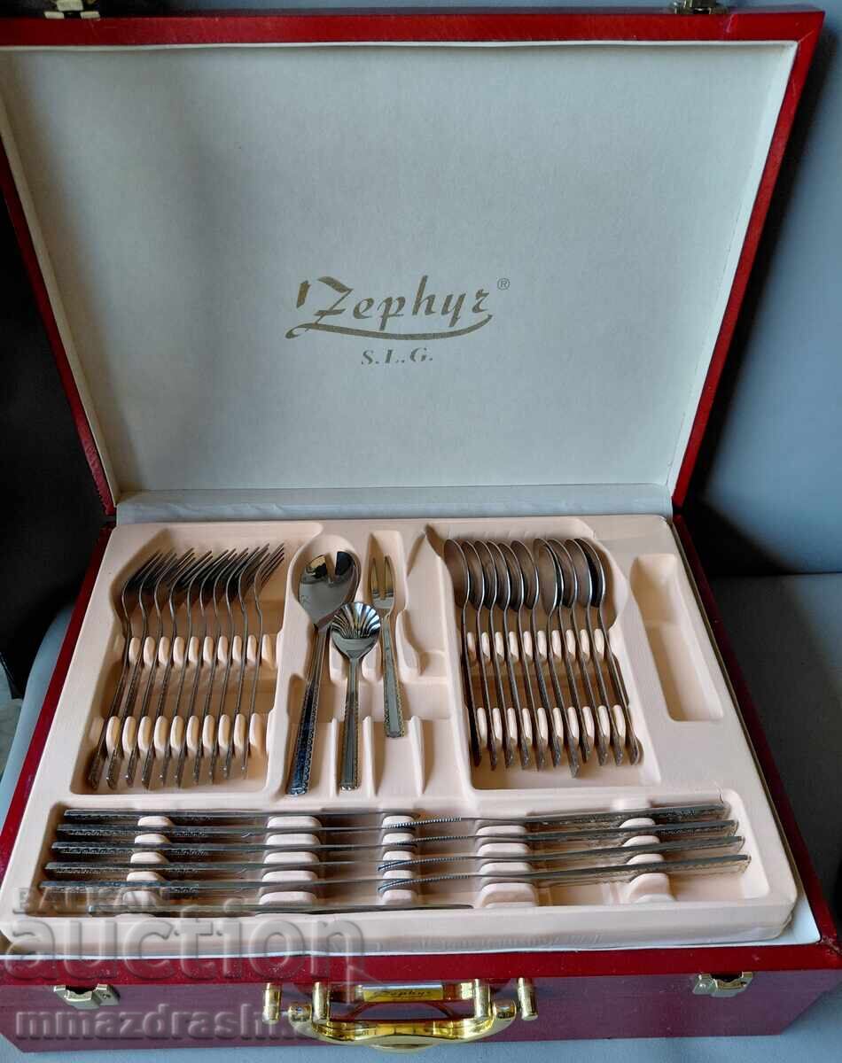 Licitație Tacâmuri de lux cu aurire în valiză