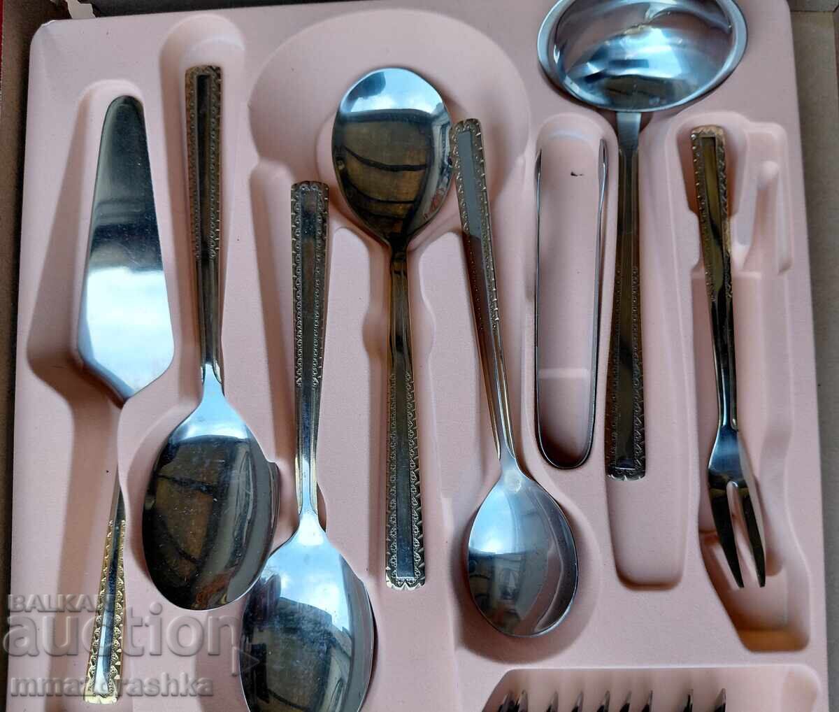 Tacâmuri de lux cu aurire în valiză - 9