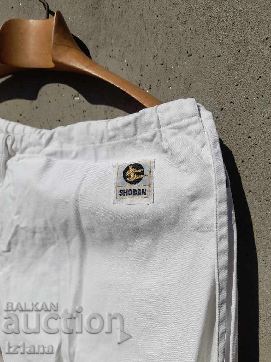 Доставка на Стари дрехи за карате