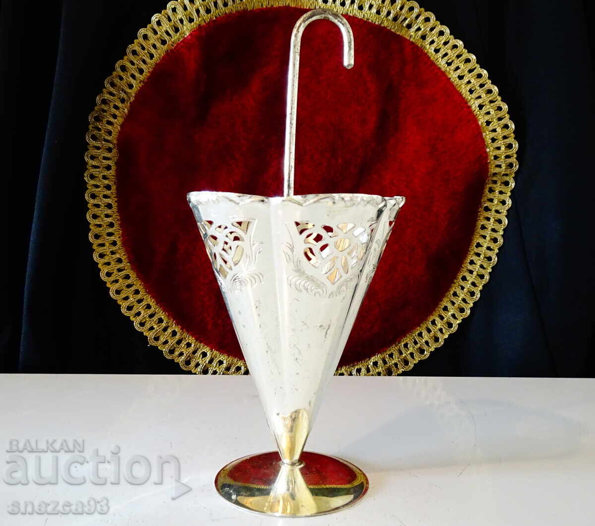 Посребрен салфетник чадърче,Art Nouveau. с цена € 8.99 | 17.58 лв.