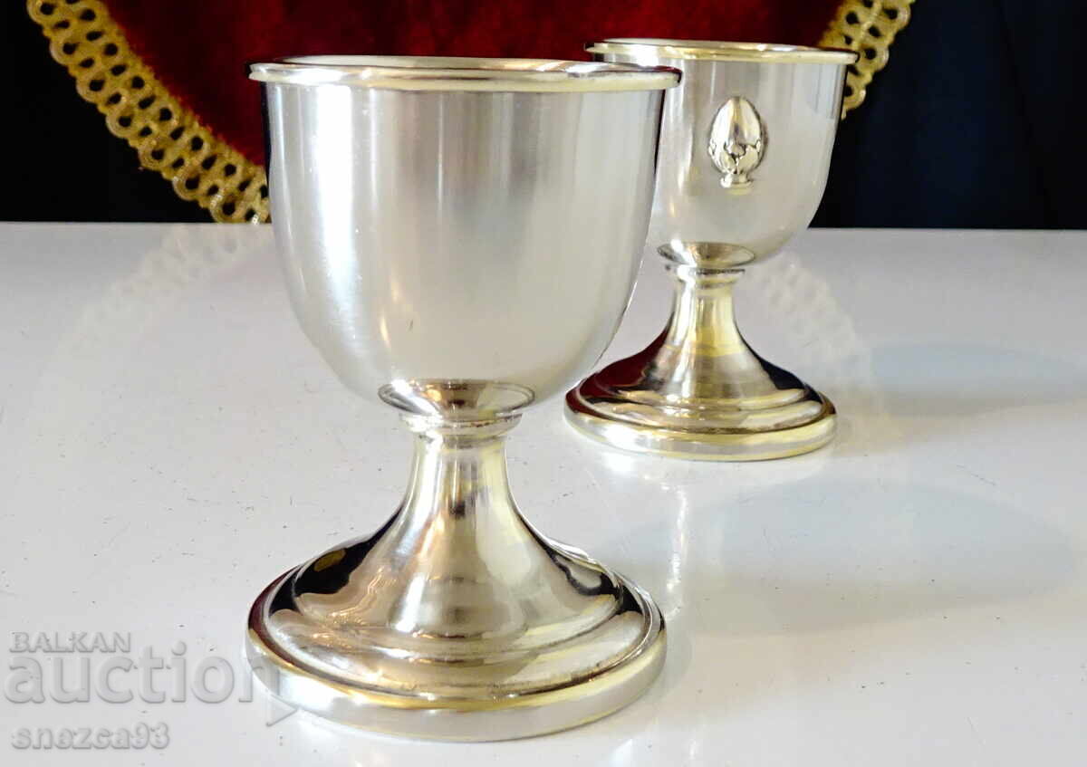 Delivery of Silver-plated cup, cocktail shaker, embossed hazelnut
