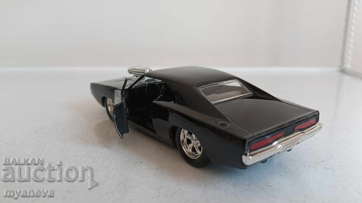 Dodge Charger R/T 1970 din filmul „Furios și iute" - 6