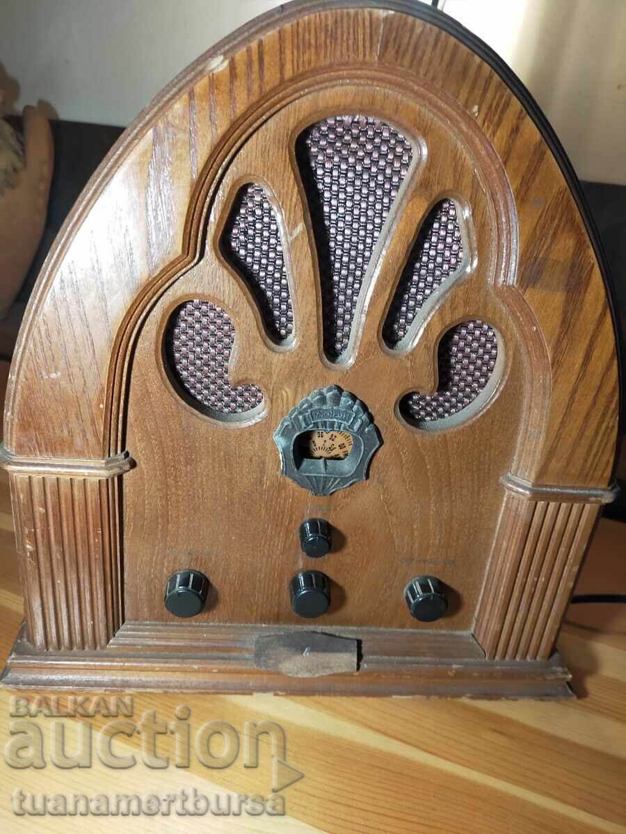 ретро радио с цена € 35.00 | 68.45 лв.