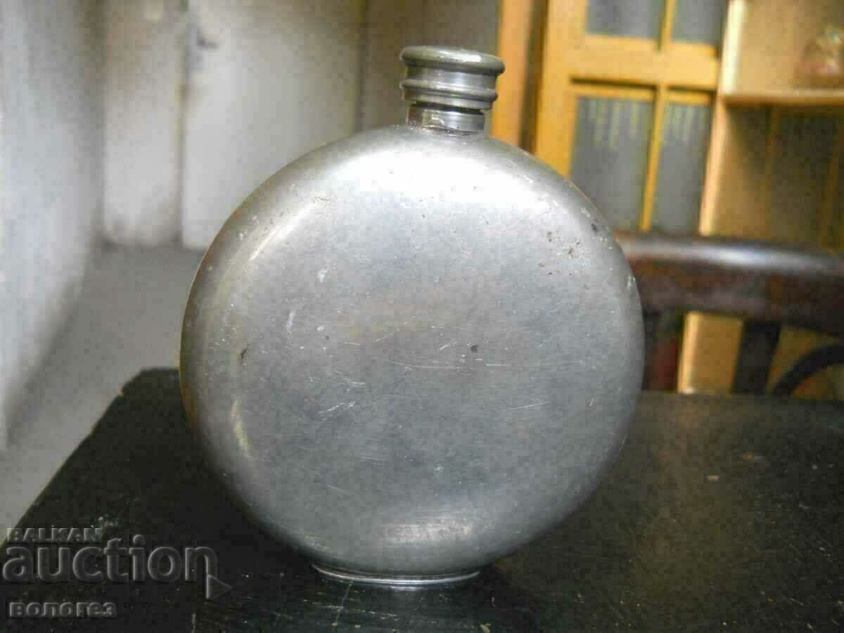 Παλιά αγγλική φιάλη αλκοόλ με τιμή € 7.70 | 15.06 BGN