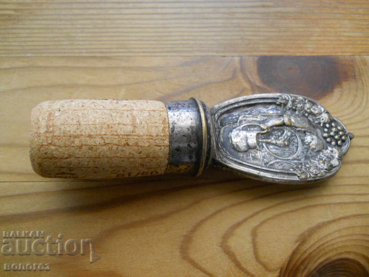 Delivery of Silver-plated wine bottle cap - France - 19th century Delivery of Silver-plated wine bottle cap - France - 19th century