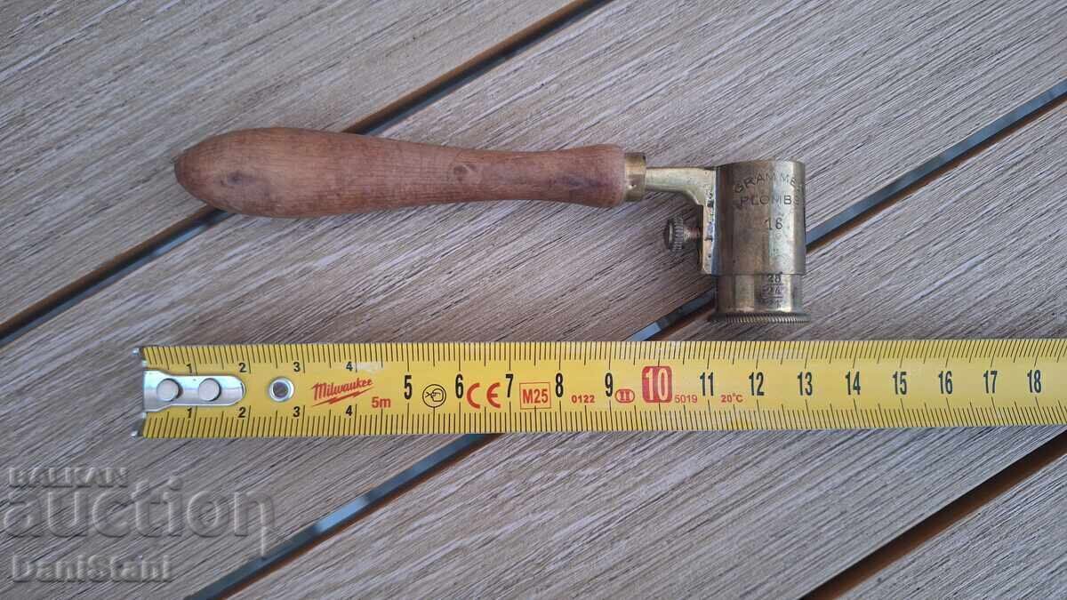 Delivery of Brass powder and shot dispenser (France)