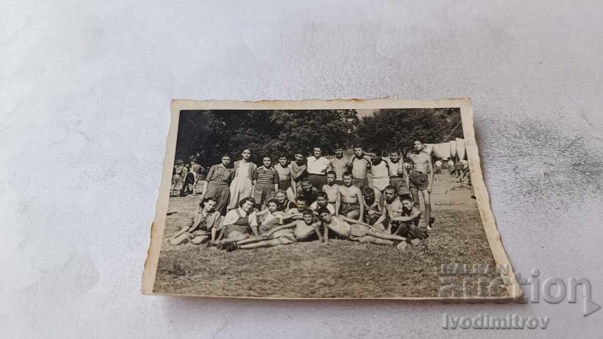 Snimka Momcheta i momicheta na polyanata 1949 Snimka Momcheta i momicheta na polyanata 1949