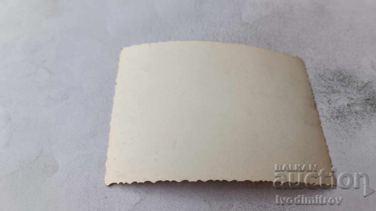 Φωτογραφία Άνδρες γυναίκες και παιδιά στην παραλία με τιμή € 0.74 | 1.45 BGN