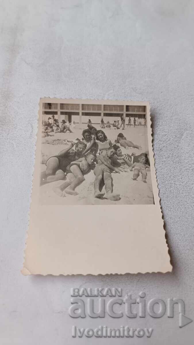 Photo Men women and children on the beach Photo Men women and children on the beach